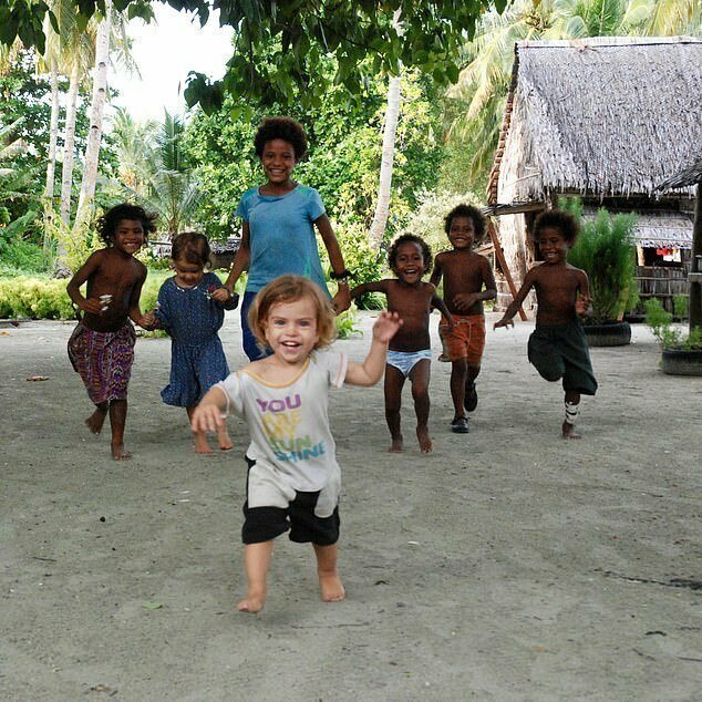 2-летний Индиго с друзьями, Папуа-Новая Гвинея