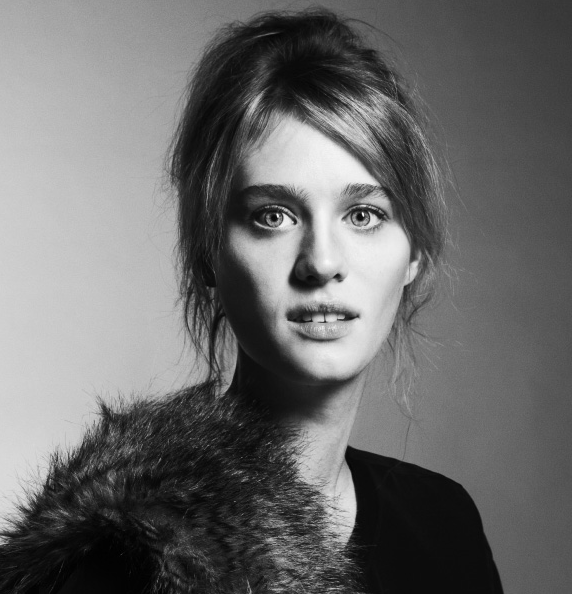 Mackenzie Davis - Красавица с безумным взглядом