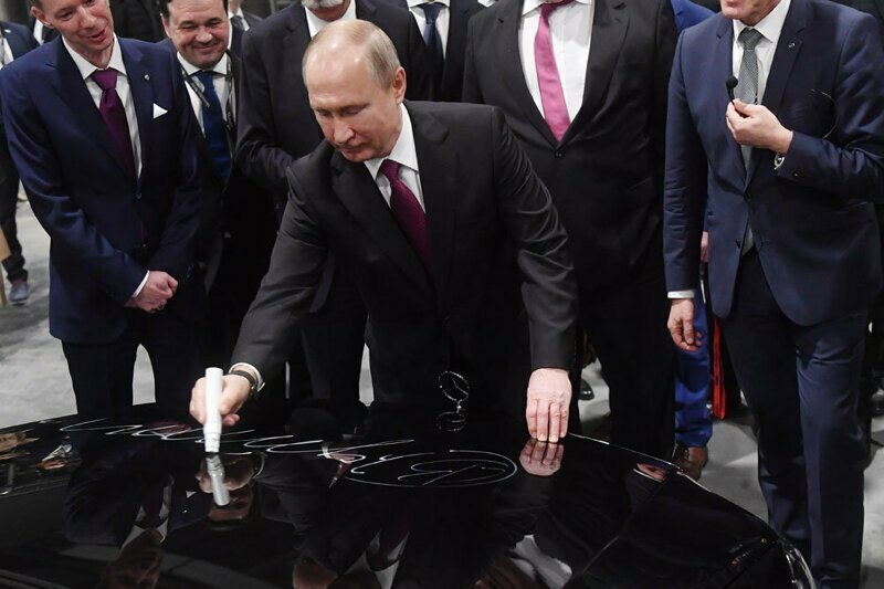 Путин приехал на открытие первого в России завода Mercedes