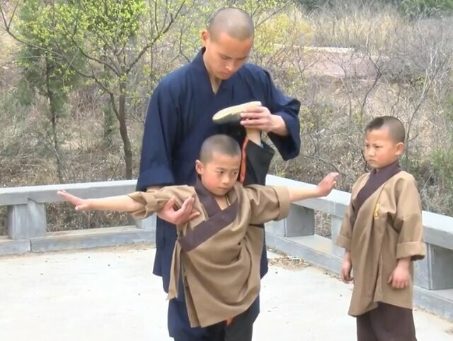 Как тренируются юные монахи Шаолиня