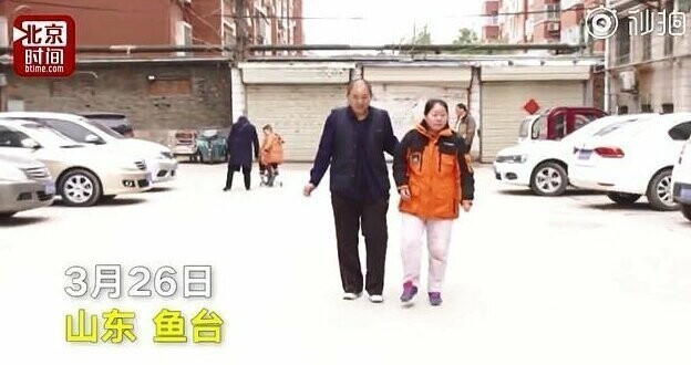 Супруги Чжан на прогулке в Ютае, Китай 
