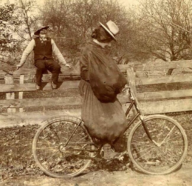 3. Велосипедистка, ок. 1900 г.