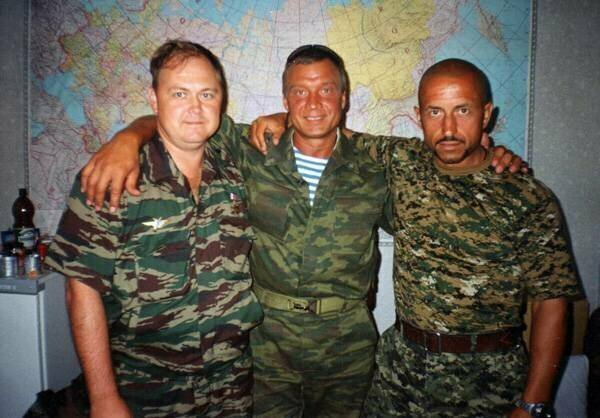 Боевые друзья С.Палагин, А. Азарнов и А. Лебедь