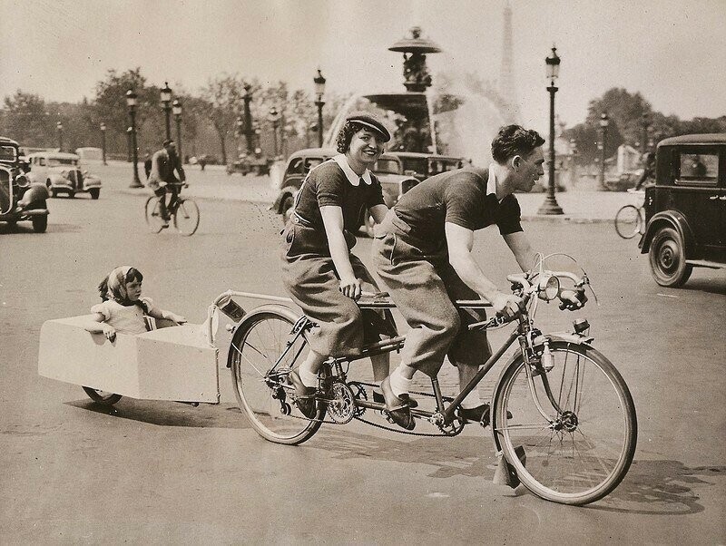 Семейная велопоездка. Париж. Франция. 1938 г.