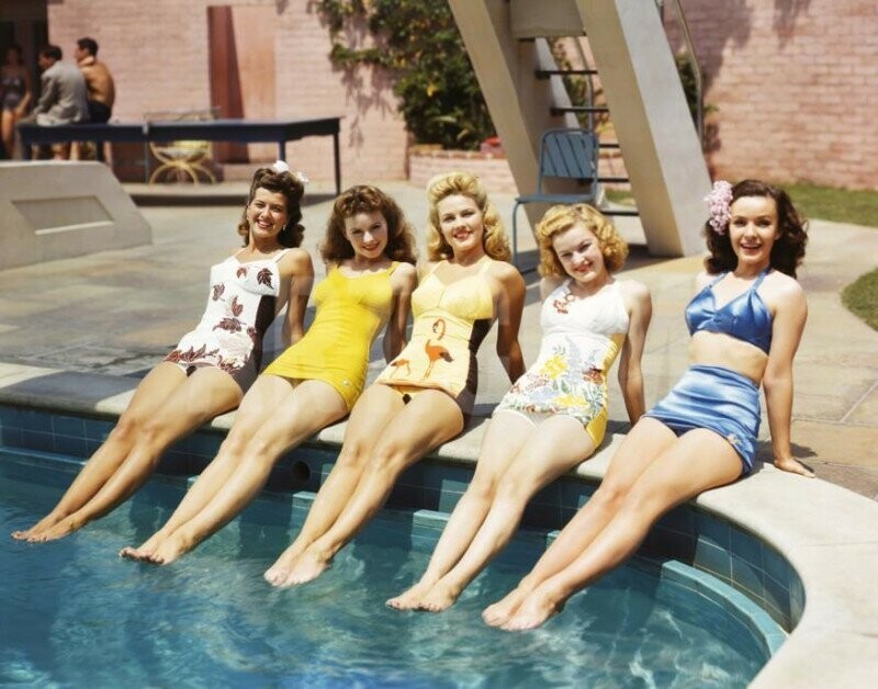 Красотки в купальниках, 1944