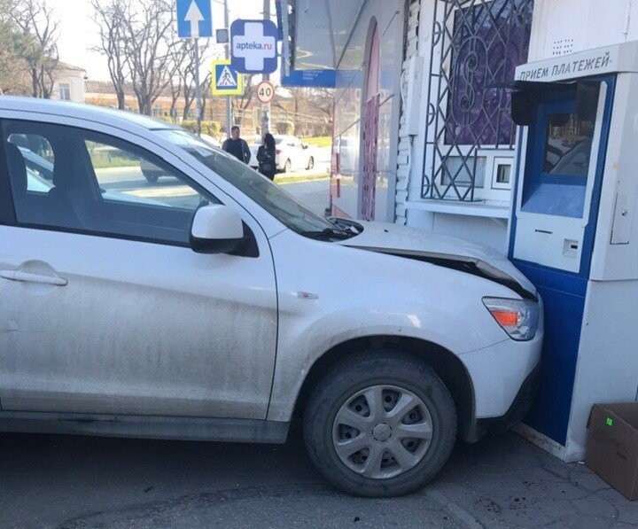 Авария дня. Три человека пострадали в ДТП со скорой в Крыму