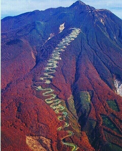 Дорога на гору Иваки, Япония