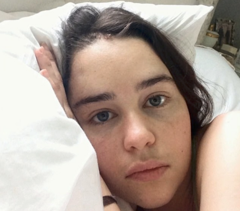Эмилия Кларк поделилась фото из больницы после инсульта