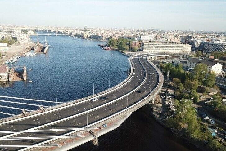В Санкт-Петербурге открыли мост Бетанкура и набережную Макарова