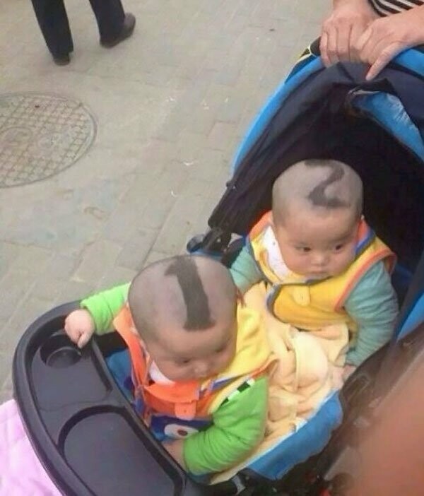 Сделайте детям новые причёски. Имидж — ничто. А вот различать близнецов как-то надо