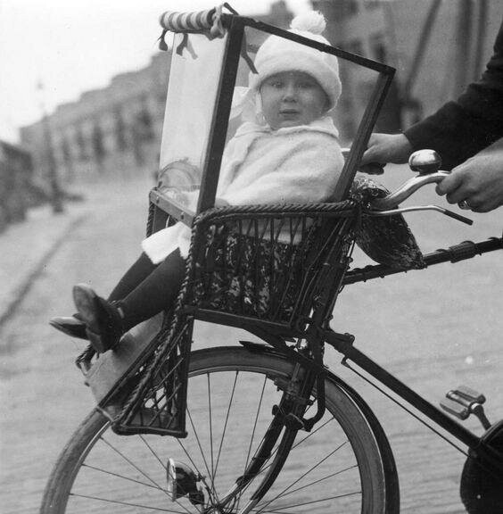 Детское кресло на велосипеде, Амстердам, Нидерланды, 1925 год 