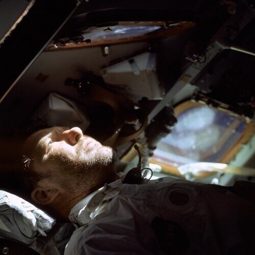 Астронавт Уолтер Марти Ширра на девятый день одиннадцатидневного полета Apollo 7, 1968 год. 