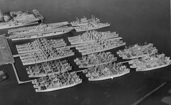 Резервный флот USN (Mothball Fleet) в Хантерс-Пойнте, Сан-Франциско, 24 сентября 1950 года