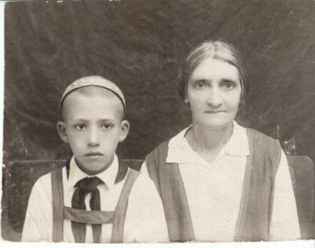 Юрий Никулин с тетей 30-е годы