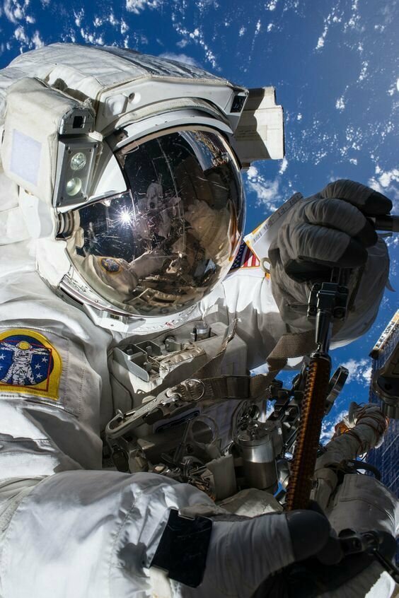 25 невероятных фото  в честь дня космонавтики