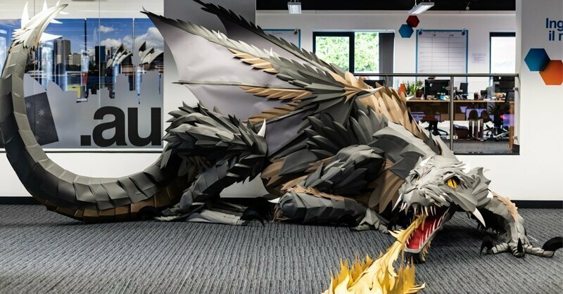 Бумажный дракон приветствует "Игру престолов"