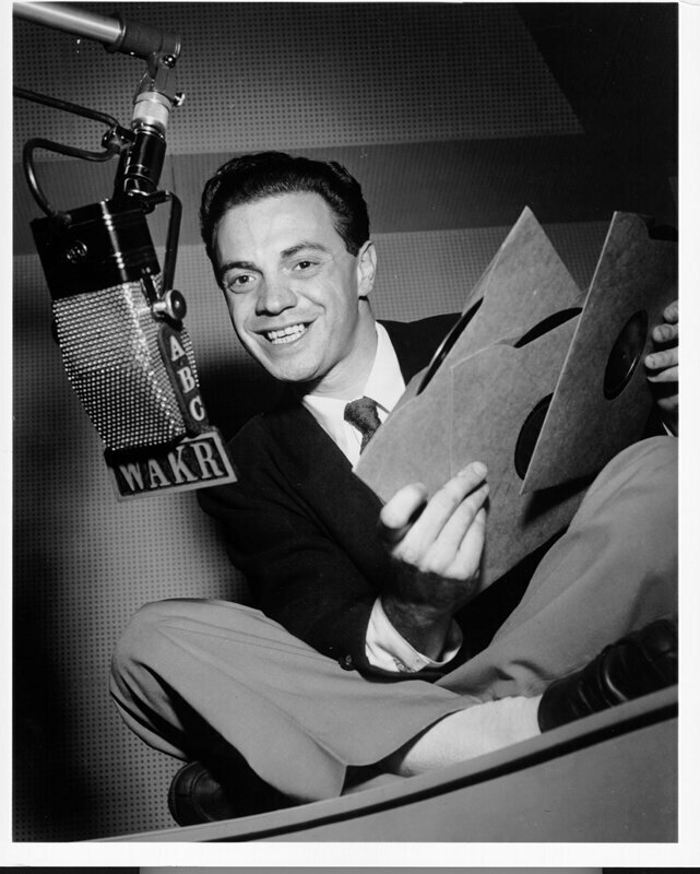 А́лан Фрид — американский диск-жокей. Считается, что именно он изобрёл термин «рок-н-ролл», ещё в 1951 году называя так в эфире кливлендской радиостанции WJW быстротемповый чёрный ритм-н-блюз
