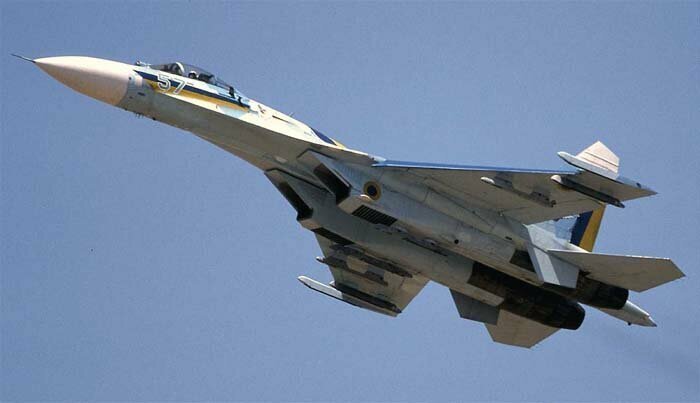 Истребитель Су-27 показал свои возможности во время ливня