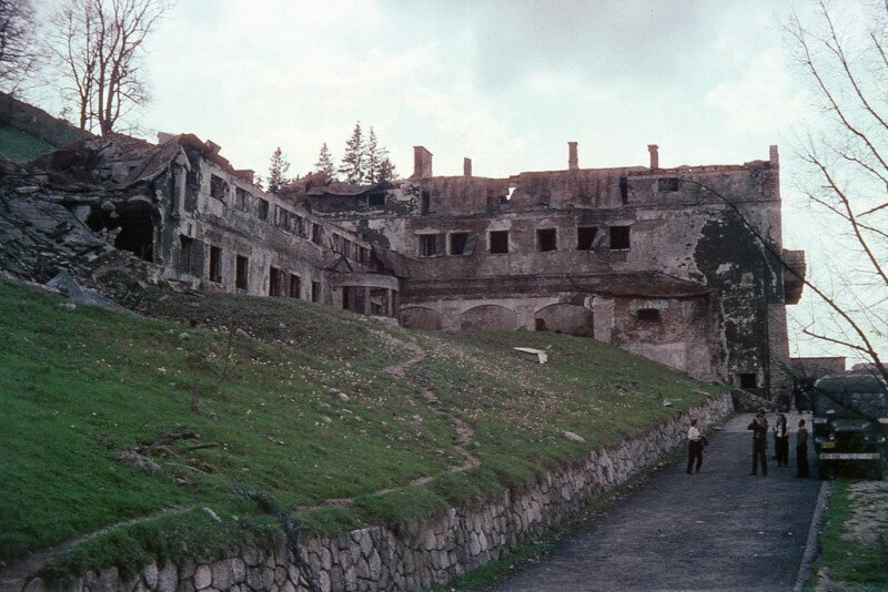 Разрушенная резиденция Гитлера, 1949 год.
