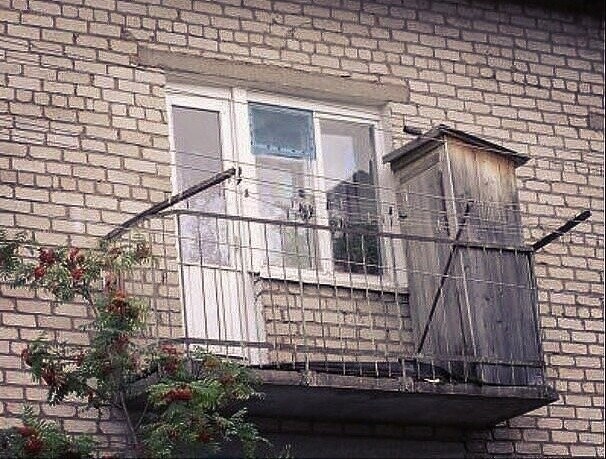 Деревенский туалет + балкон =