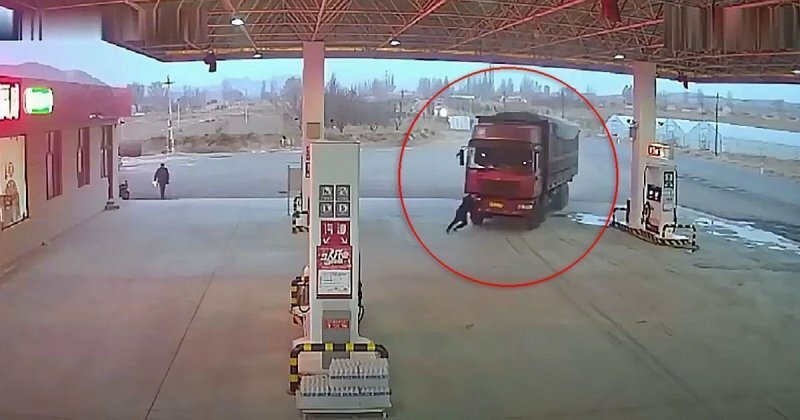 В Китае водитель оказался под колесами грузовика, когда пытался остановить его своим телом