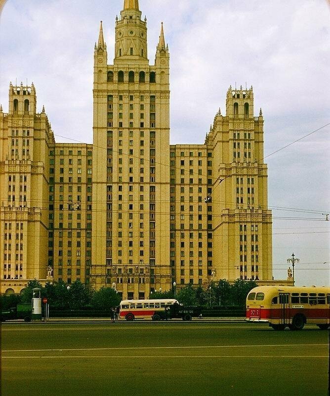 Жилой дом на Кудринской площади, Москва, СССР, 1956 год. (Jacques Dupaquier)