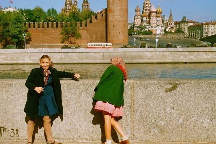 Москва, СССР, 1956 год. Набережная, кремль, Василий Блаженный (Jacques Dupaquier)