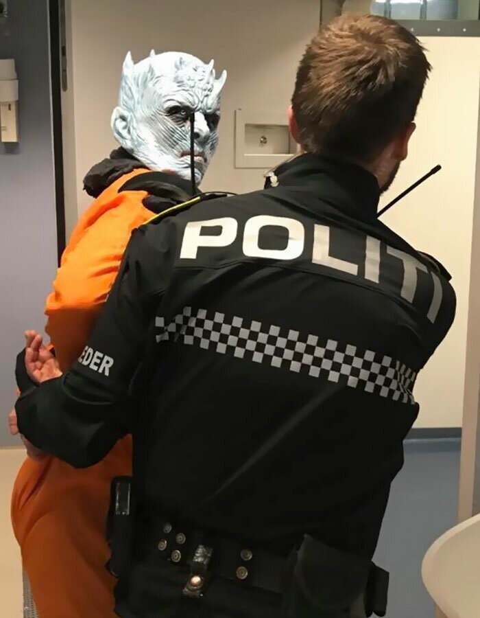На днях сотрудники полиции Тронхейма поделились фотографиями ареста Ночного Короля