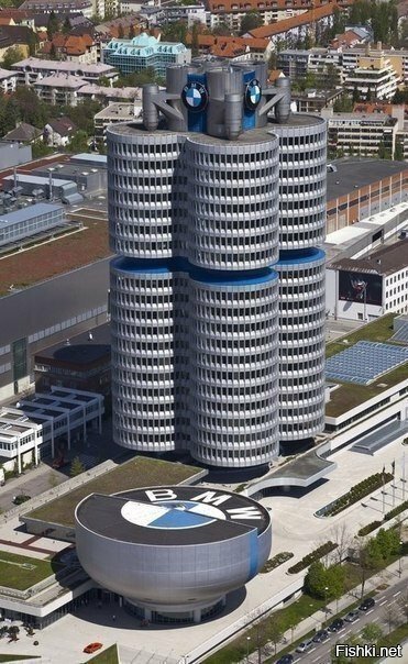 Штаб-квартира BMW и здание музея BMW в Мюнхене, Германия