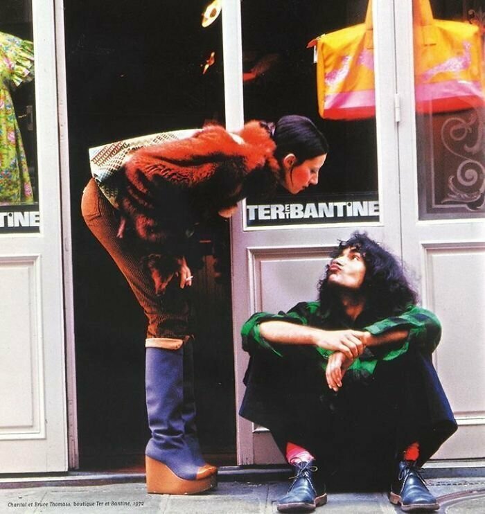9. "Мои родители в 1972 году перед своим магазином в Париже"
