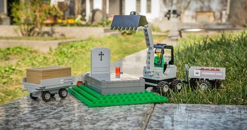 Крематорий, гроб, скелет: в продаже появился набор Lego, посвященный похоронам