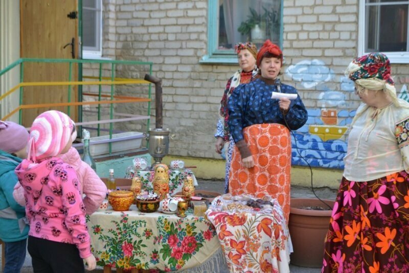 Иди убираться в свой двор!