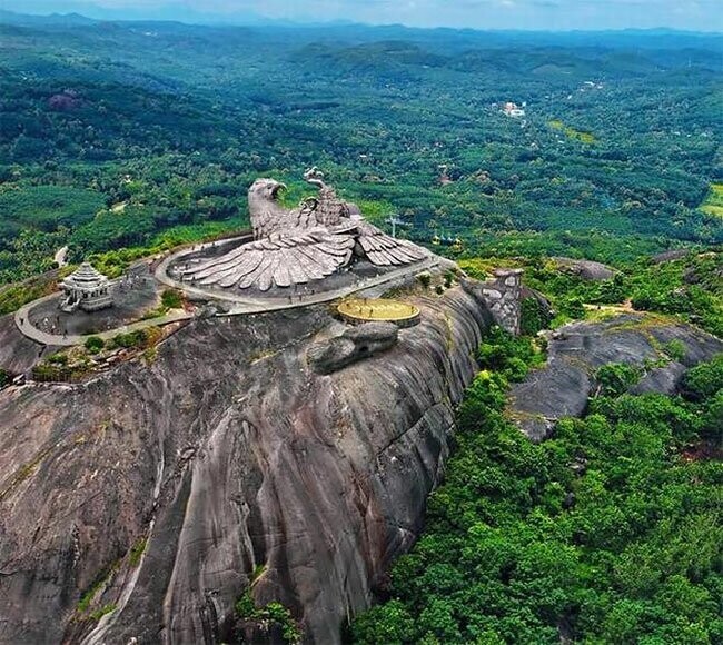 Величественная Jadayupara — крупнейшая в мире скульптура птицы