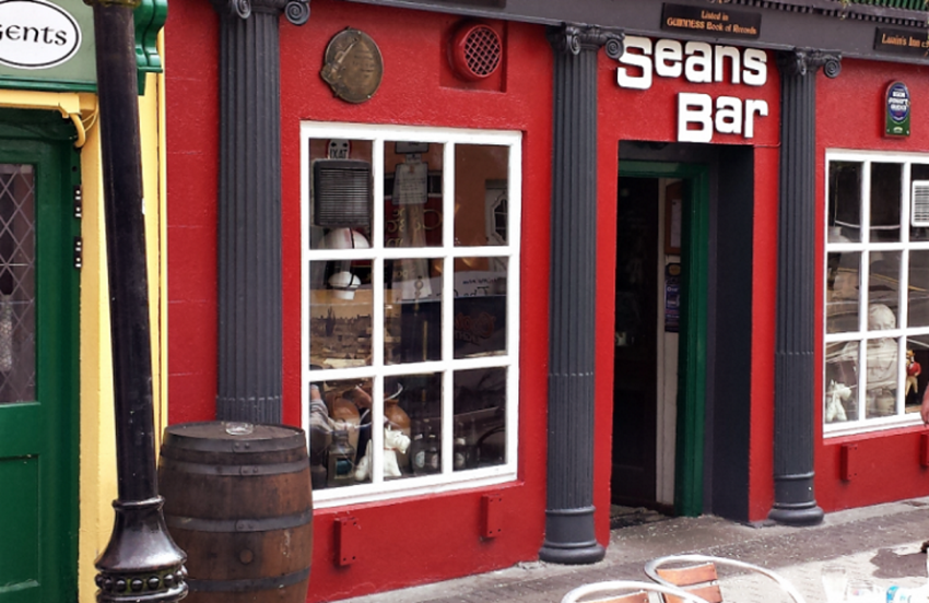 Шон о паб. Паб Sean's Bar Ирландия. Бар Шона: самый старый паб Ирландии. Seans Bar паб в Ирландии. Шон онил ирландский паб.