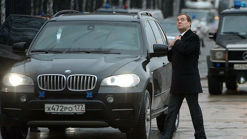 Какие автомобили предпочитают политики и чиновники в России?