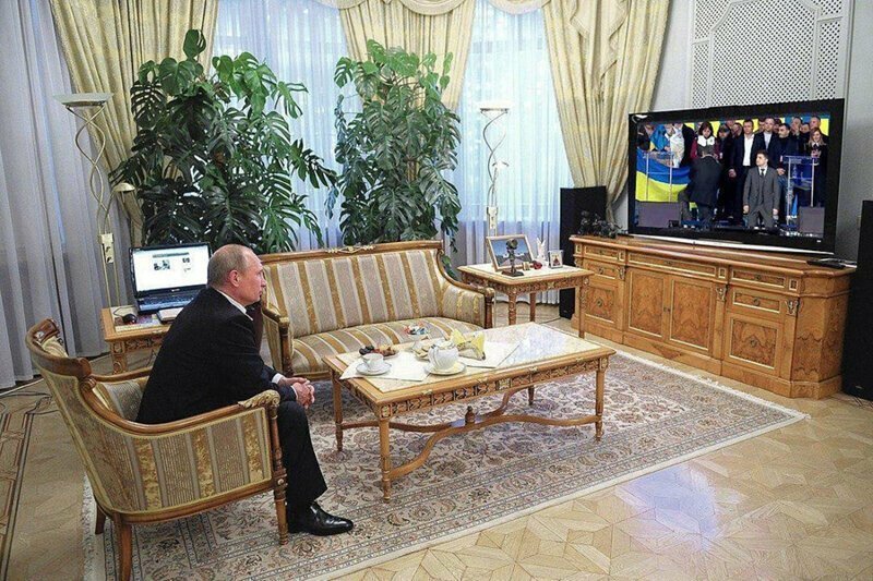 О коленопреклонении перед Путиным