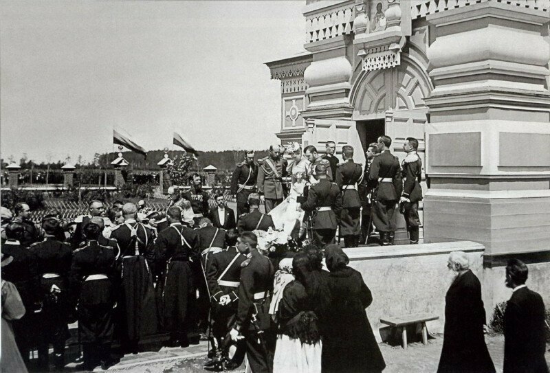 Ходынское поле. Коронация. Выход императора Николая II из Сергиевской церкви. Москва, 1896г.