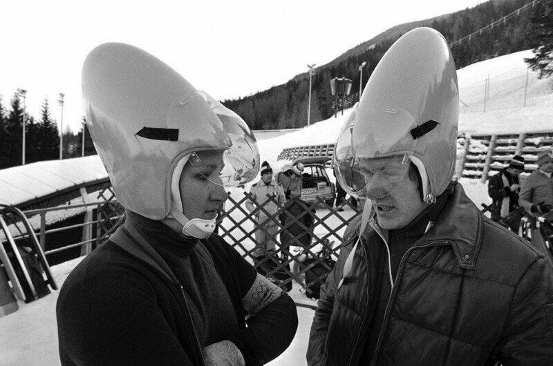 Немецкие саночники в новых шлемах. Инсбрук, Австрия. 1976 г.