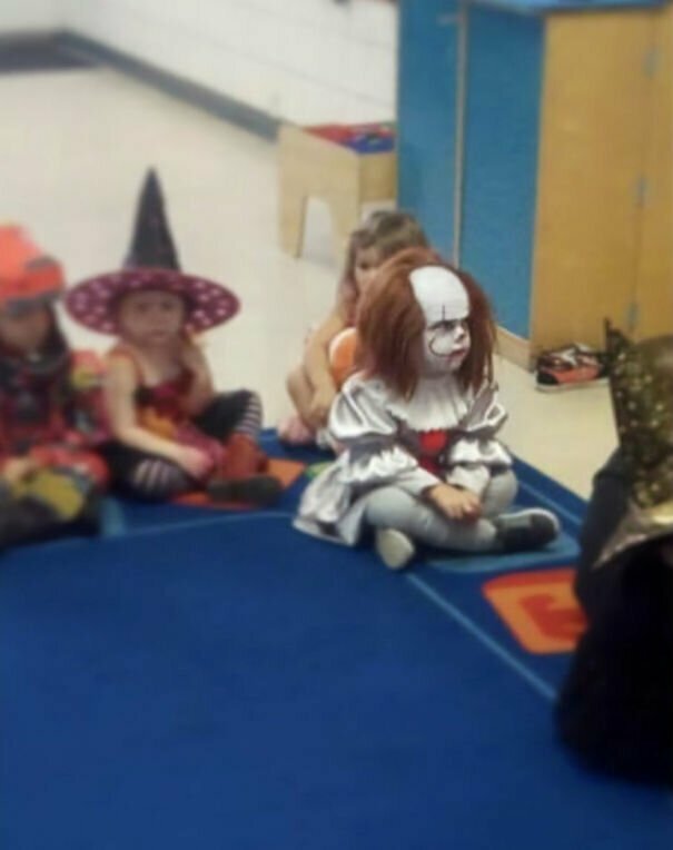 "Моему приятелю сказали, что сегодня ребенка в детский сад надо привести в карнавальном костюме"