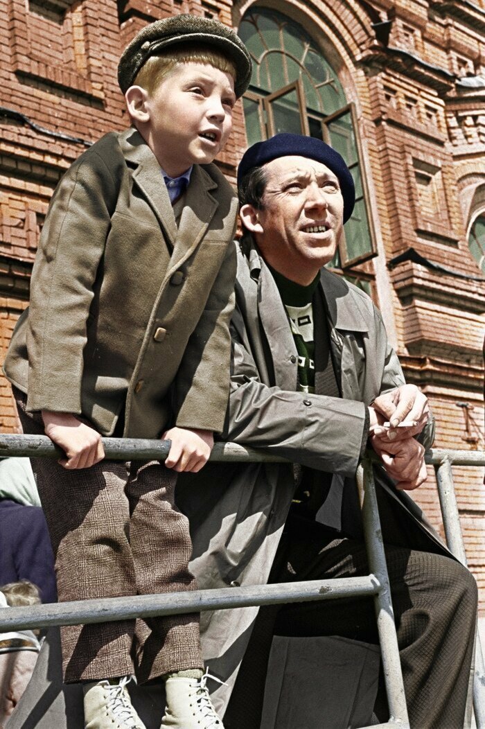 Юрий Никулин с сыном Максимом на Красной площади