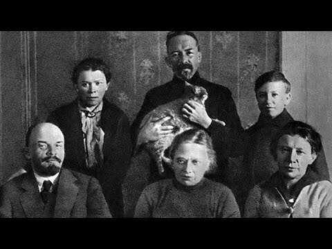 В советское время о семье Владимира Ульянова-Ленина было написано множество с... 