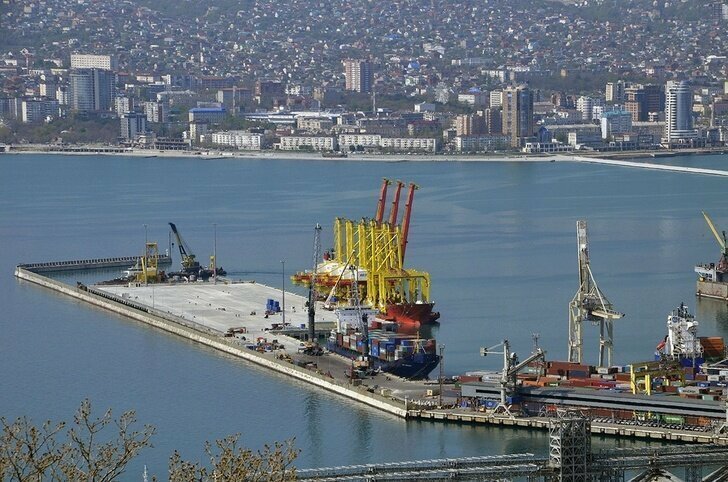 Строительство глубоководного причала для контейнеровозов в Новороссийске