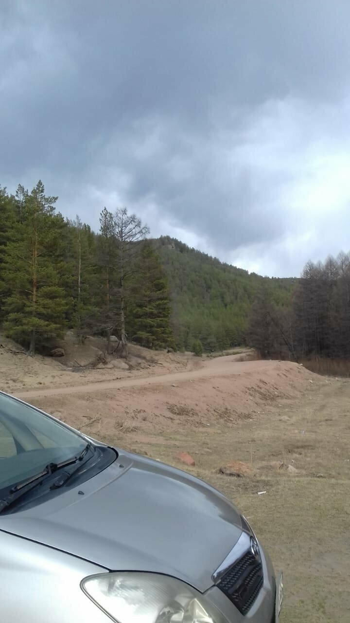 После спуска сильно болят ноги. Но поедем дальше . Впереди Шаман гора. И Страшная Падь