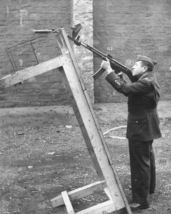 Krummlauf - кривоствольная насадка для штурмовой винтовки, разработанной Германией во время Второй мировой войны