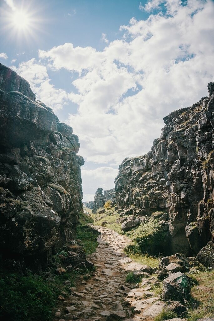 5. Долина Тингведлир, Исландия - место замка "Орлиное Гнездо"