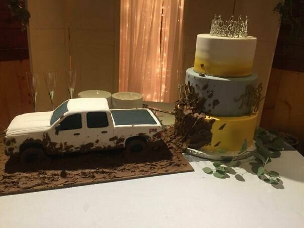 Страшновато идти на свадьбу, где будут подавать такой свадебный торт!