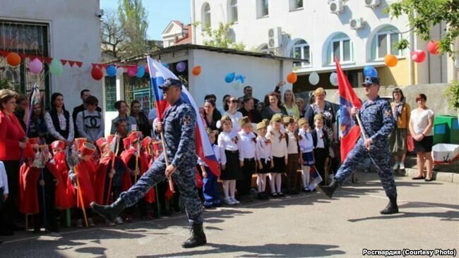 В Севастополе Росгвардия приняла «военный парад» в детском саду