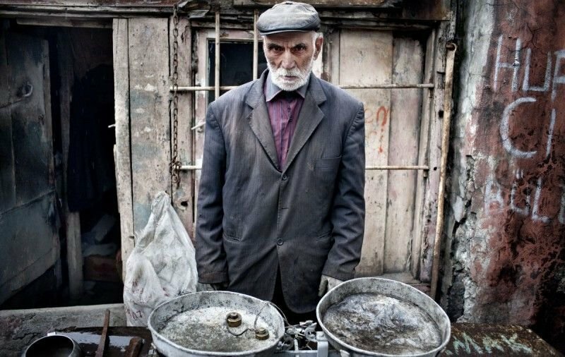 Продавец угля в Красе, Турция.
