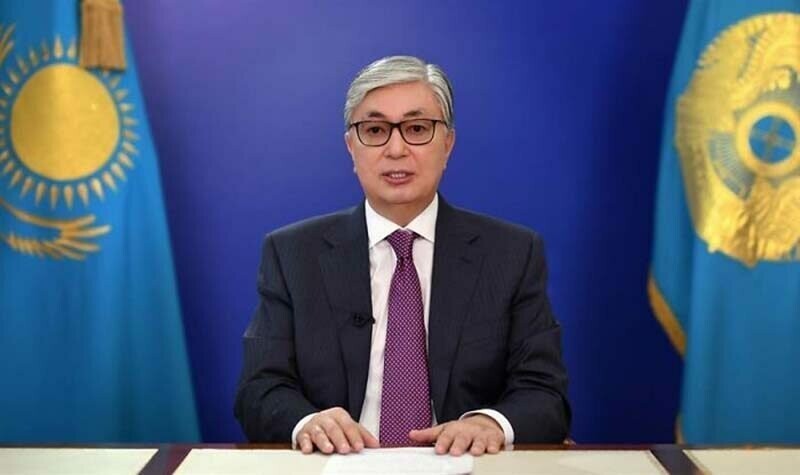 Лидер Казахстана очень не хочет стареть, отчего просит немного подправлять снимки с ним в Фотошопе