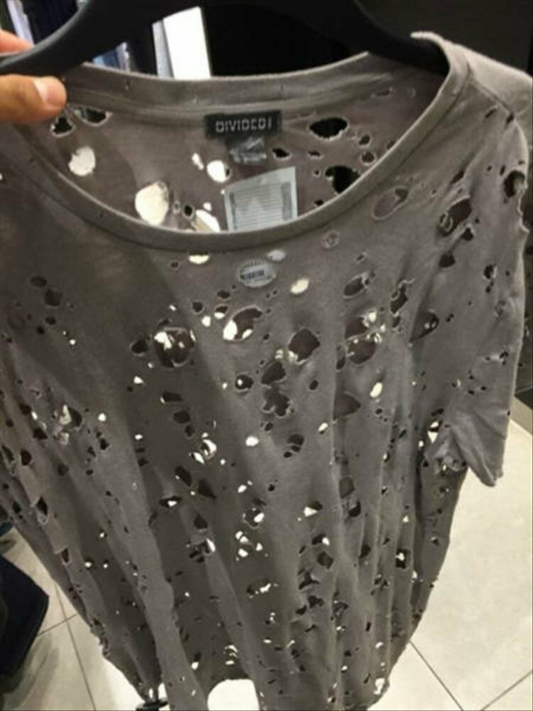 Когда выбросил старую футболку на помойку и через время обнаружил ее в модном бутике.